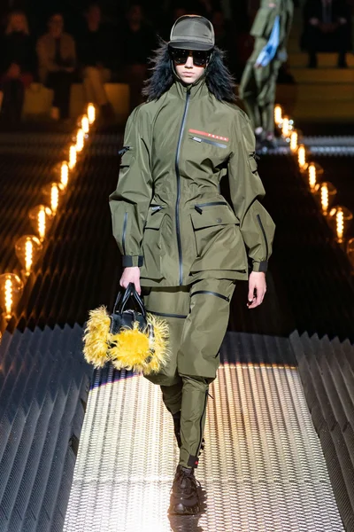 Look 32